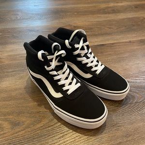 NWOT Women’s size 8.5 black high top vans